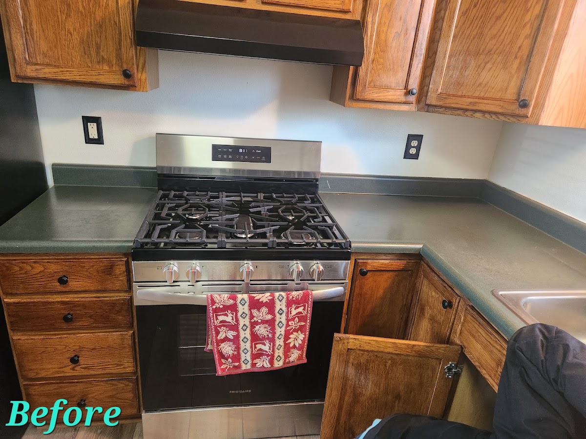 The same kitchen with old oak cabinets, before